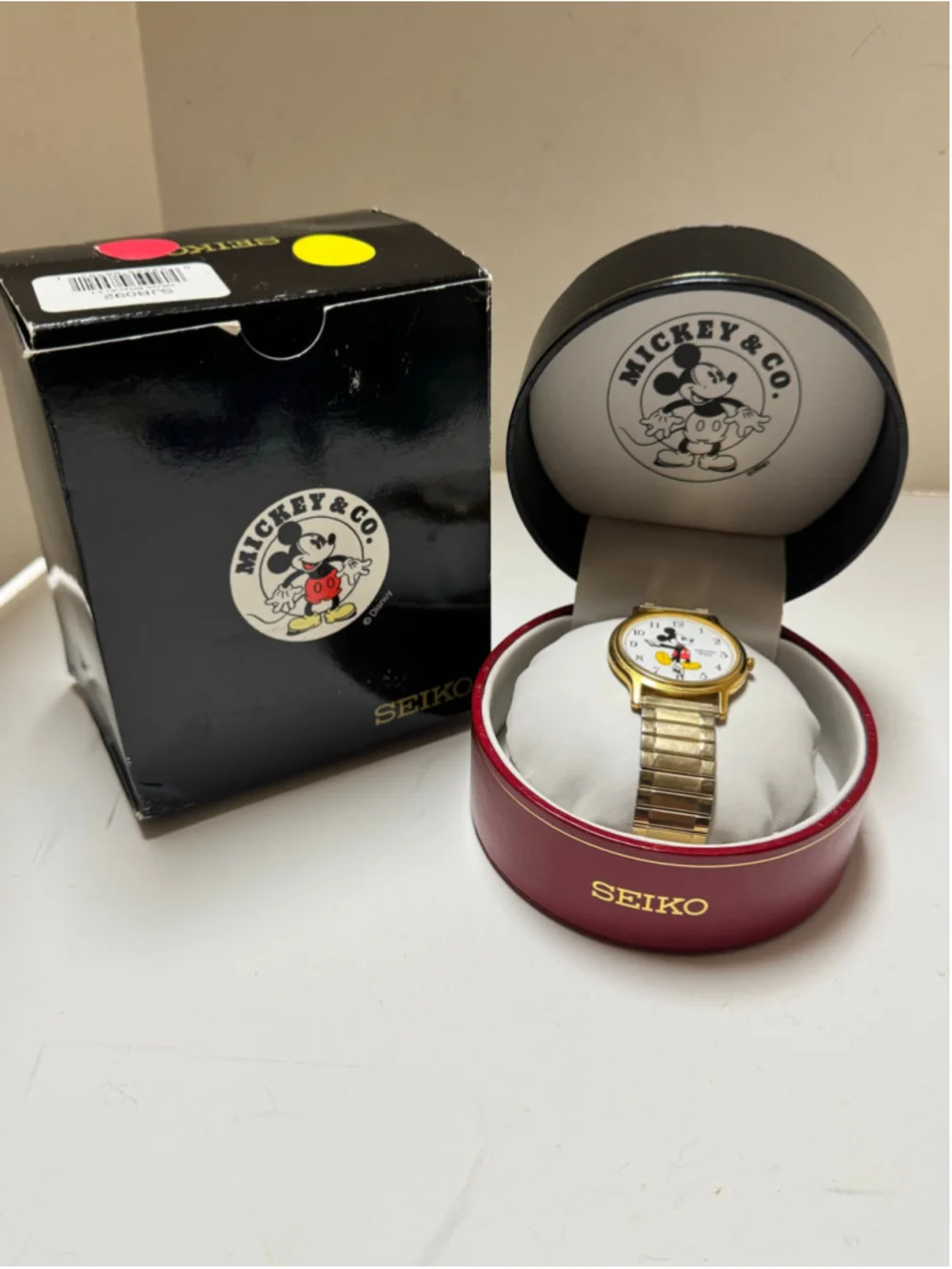 Men's 1995 Seiko Mickey & Co. Disney Watch V700-8A10 with Case, Box & Papers